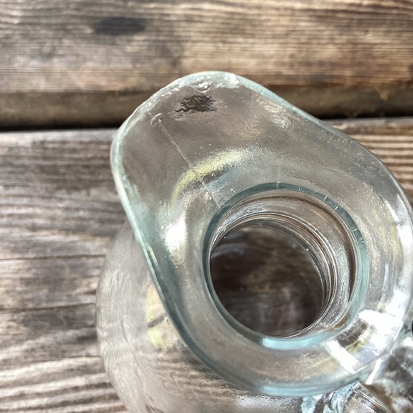 Vintage Cruet for Oil or Vinegar - made in Canada - Picture 3 of 3